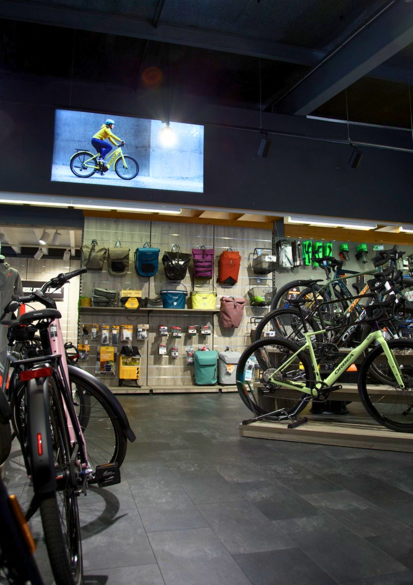 Ambiance du magasin Castella 2.0 à Bulle, lieu du Bike Opening 2026