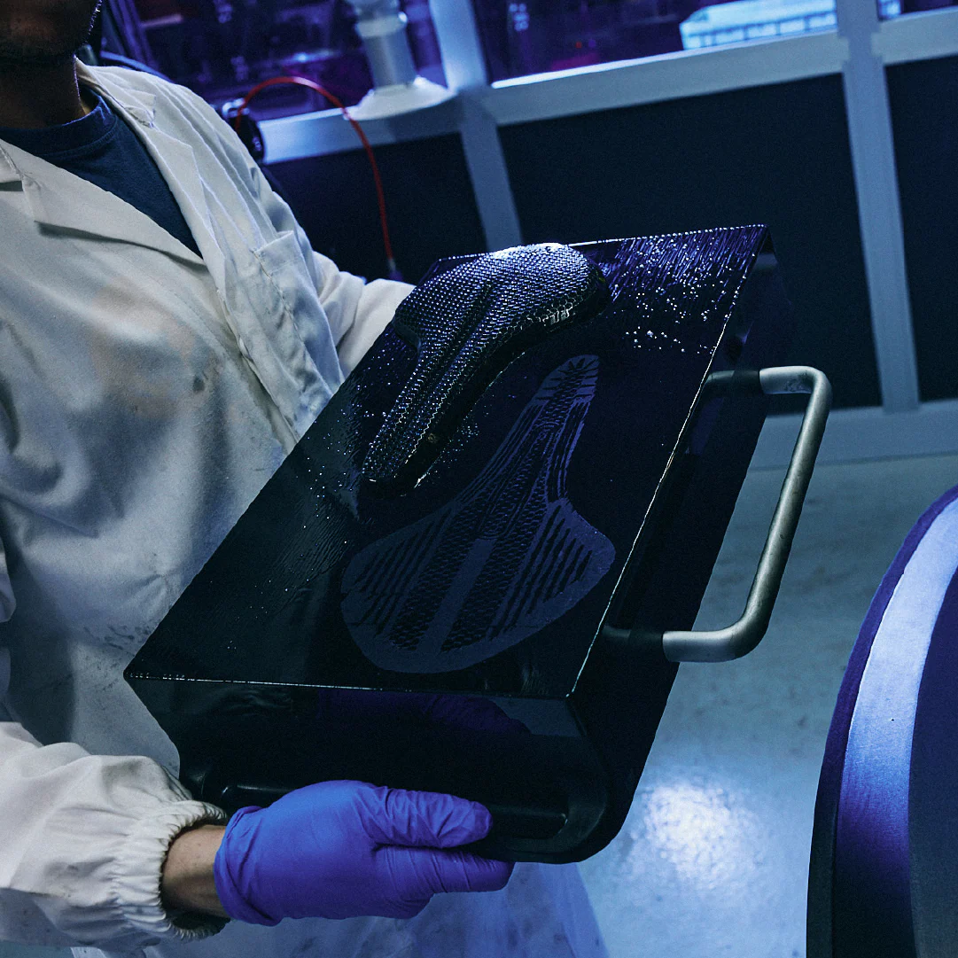 Selle Fizik One-to-One sortant de l'imprimante 3D Carbon Digital Light Synthesis